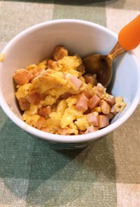 卵とソーセージのスクランブルエッグ