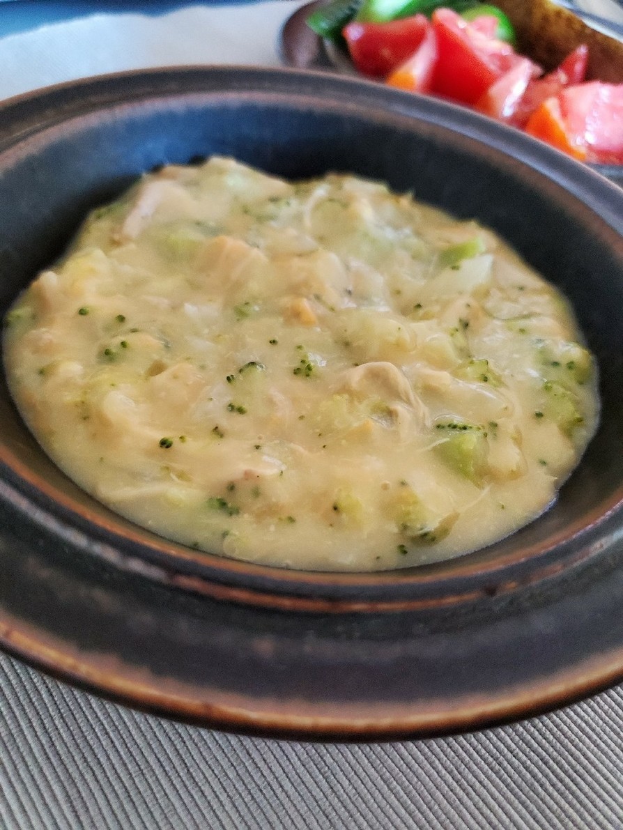 ブロッコリーと鶏肉のチーズスープの画像