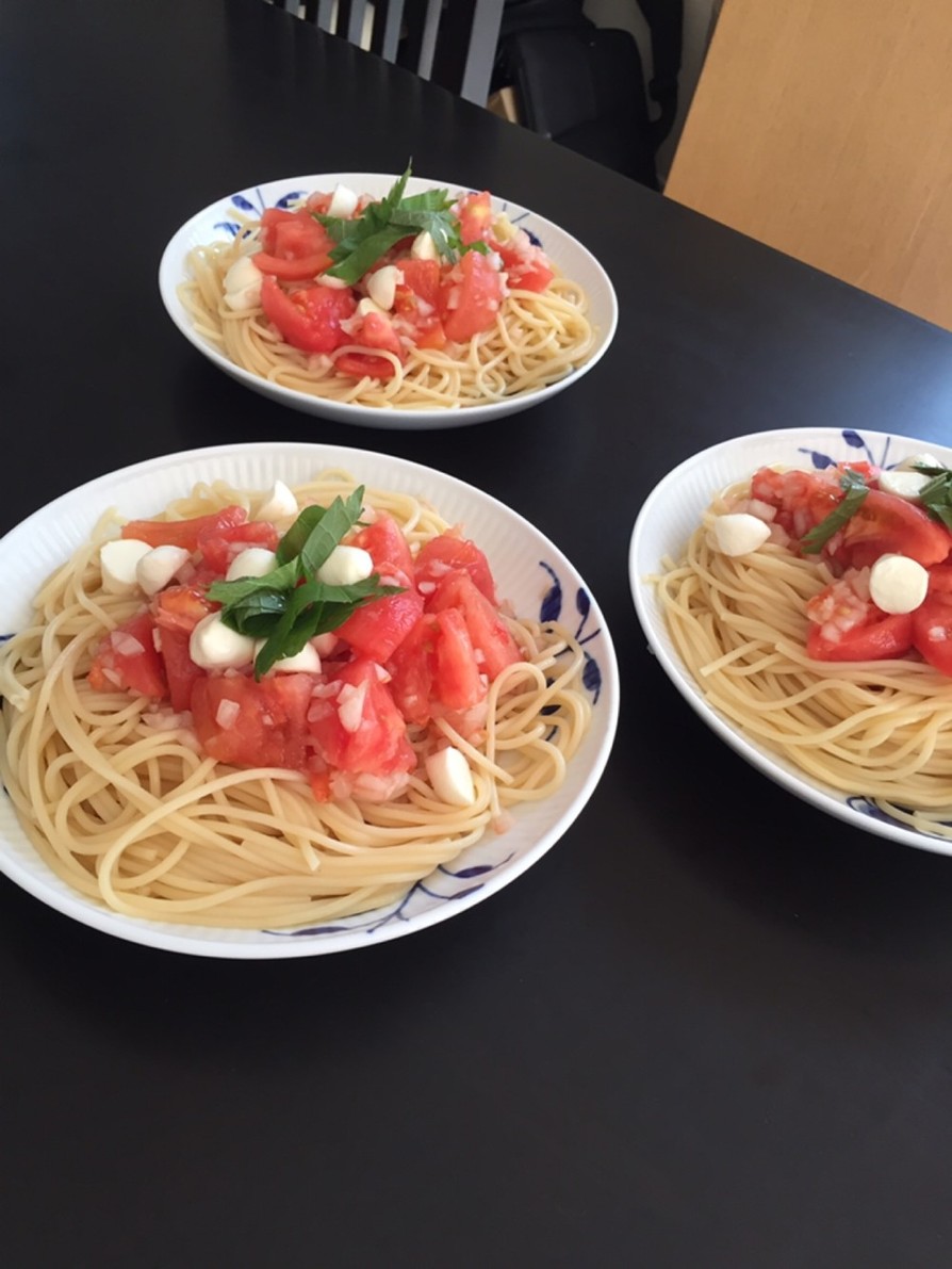 湯むきトマトとモッツァレラの冷製パスタの画像