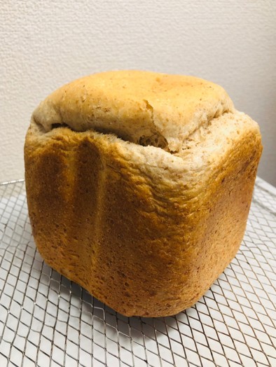 HBで全粒粉40%食パンの写真