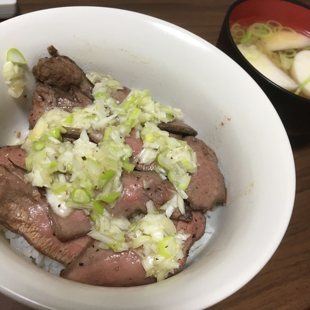ネギ塩牛タン丼 レシピ 作り方 By とみきよ クックパッド 簡単おいしいみんなのレシピが376万品