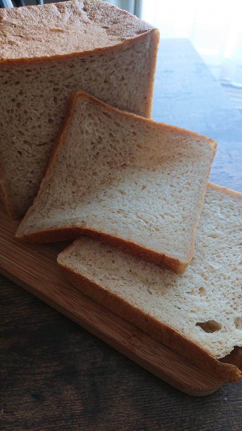 プルーン酵母の角食パンの画像