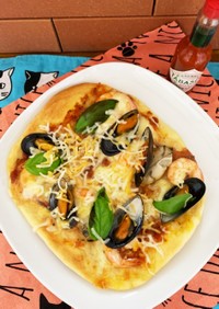 本格的モッツァレラチーズのシーフードピザ