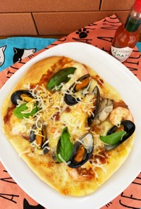 本格的モッツァレラチーズのシーフードピザ
