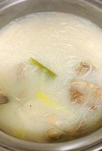 ソルロンタン(牛肉のスープ)