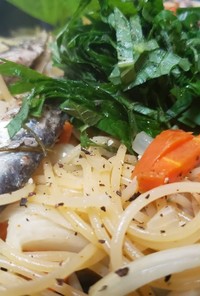 オイルサーディンと野菜のペペロンチーノ