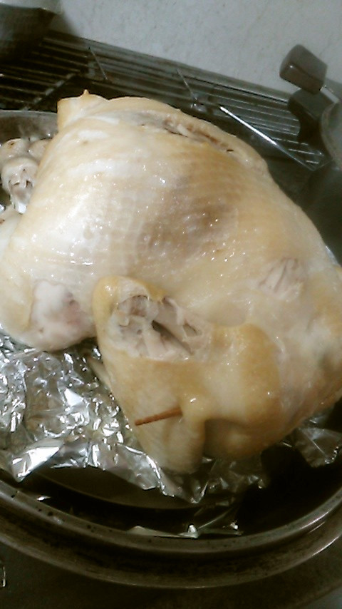 丸鶏をにんにく・塩・ごま油味で丸焼きに！の画像