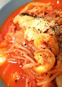 【ズボラ飯】魚介と野菜のトマトスープ