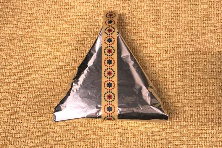 海苔がパリッと コンビニ風おにぎり レシピ 作り方 By ニコニコのり クックパッド 簡単おいしいみんなのレシピが360万品