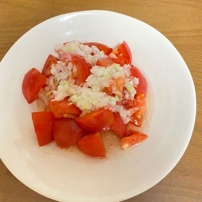 オニオントマトサラダの写真
