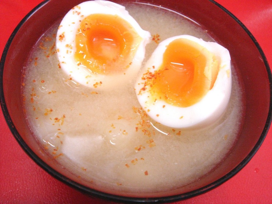 ♡じゃが芋と玉ねぎの味噌汁に半熟卵♡の画像