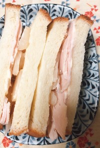 サラダチキンとらっきょうのサンドイッチ