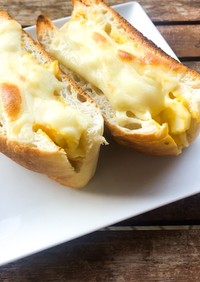 チーズと卵のフォカッチャサンド