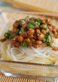 オクラ納豆梅だれの白だしそうめん