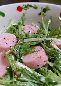 簡単可愛い★水菜と魚肉ソーセージのサラダ