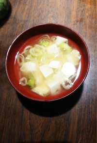 お豆腐とねぎのお味噌汁