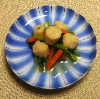 ホタテと小松菜とにんじんの中華炒めの写真