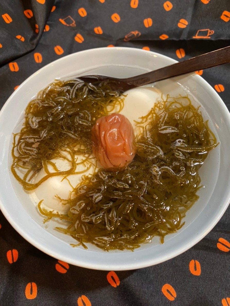 レンジで！　豆腐と海藻の梅干しスープの画像