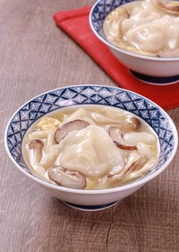 たっぷりきのこの中華風水餃子スープ