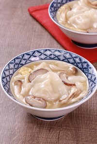 たっぷりきのこの中華風水餃子スープ