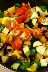 ベーコンと夏野菜の彩りラタトゥイユ