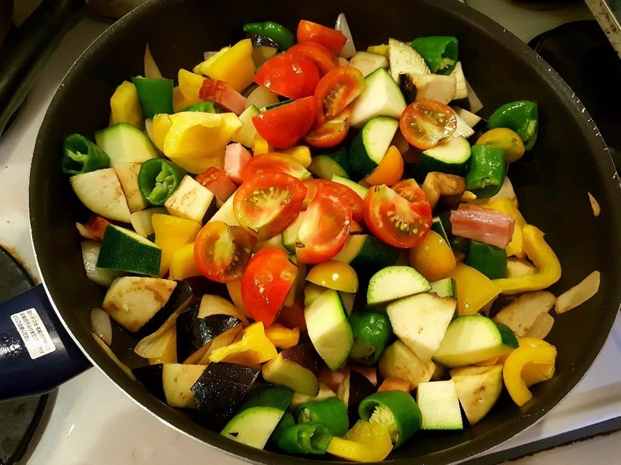 ベーコンと夏野菜の彩りラタトゥイユの画像