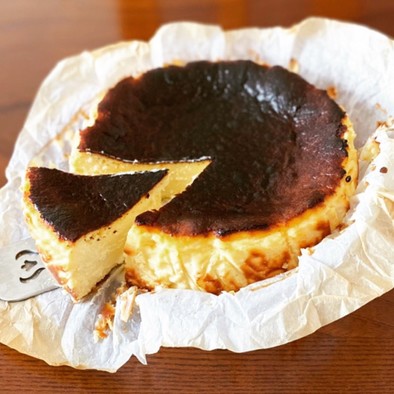 満足！濃厚バスクチーズケーキ（18cm）の写真