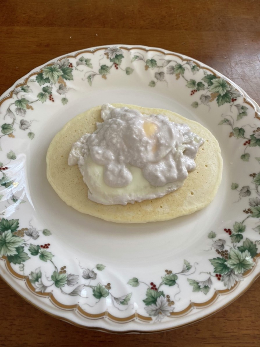 ホットケーキのエッグベネディクト風の画像