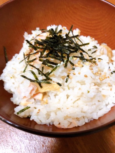 塩鮭と松茸のお吸い物で炊き込みご飯☆の写真
