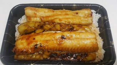 太刀魚と茄子のジューシーかば焼き重の写真