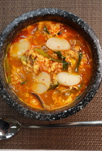 韓国料理　トックのユッケジャンスープ