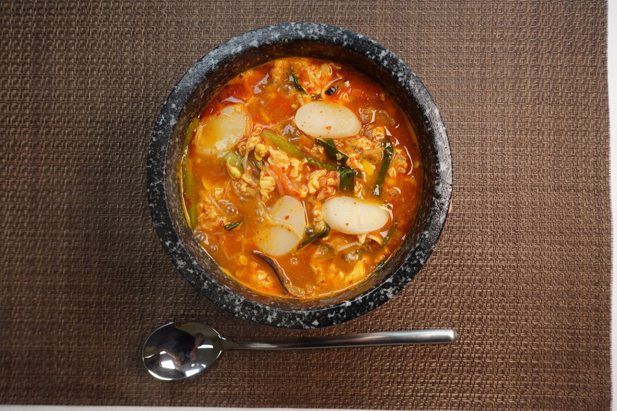 韓国料理　トックのユッケジャンスープの画像