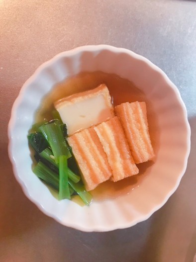 厚揚げ豆腐と小松菜の煮物の写真