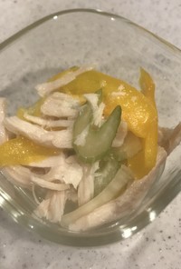 セロリと鶏ハムのピクルスサラダ