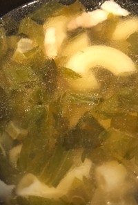 セロリの葉とベーコンのスープ