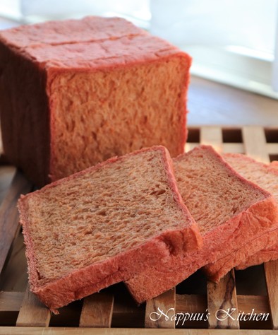 赤いビーツの角食パン【HB使用】の写真