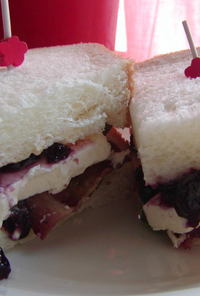 ベーコン＆ブルーベリーの絶妙サンドイッチ