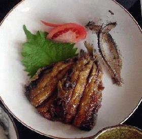 はなびし草の鰯の蒲焼と骨せんべい