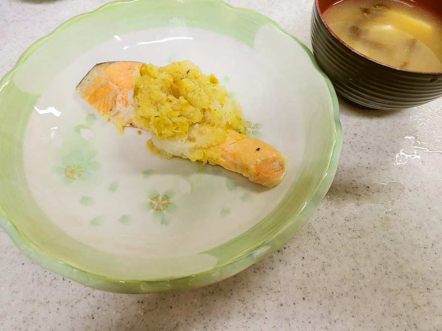 鮭のカレーおろし&ナメコの味噌汁♥️の画像