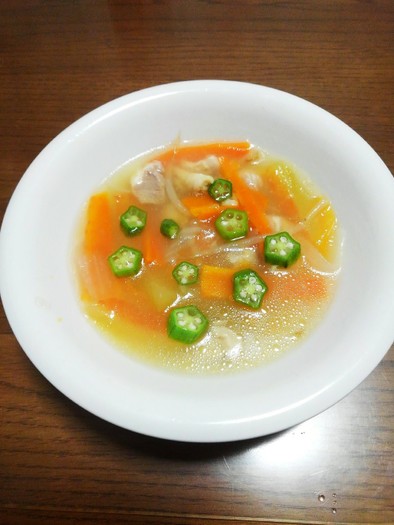 スイカの皮とオクラの中華スープの写真