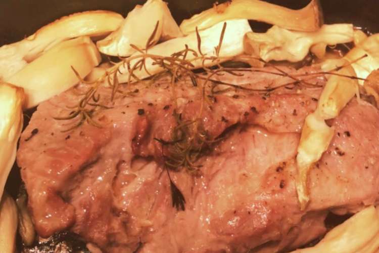 ダッヂオーブンで キノコのローストポーク レシピ 作り方 By みんみん3331 クックパッド 簡単おいしいみんなのレシピが350万品