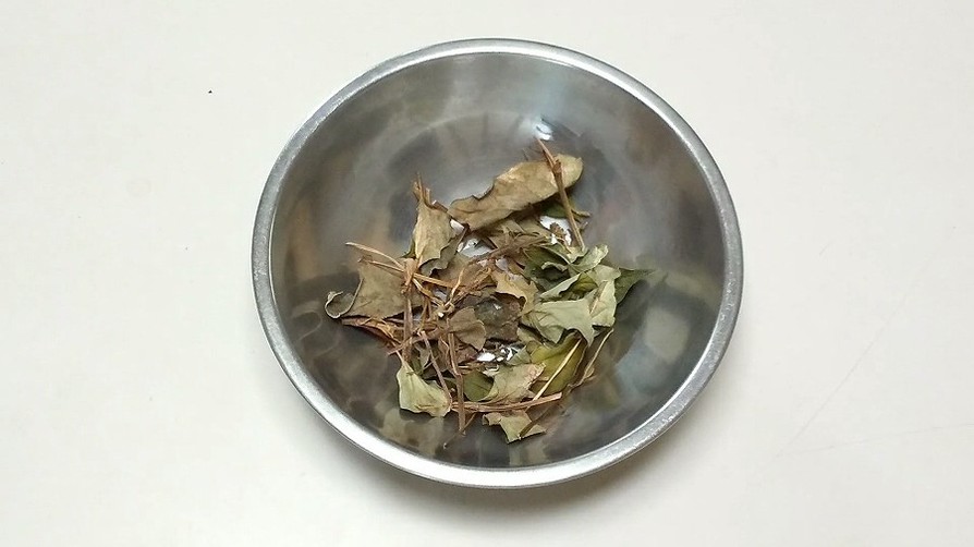 自家製ドクダミ茶の画像