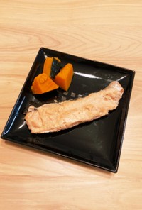 生鮭のホイル焼き　タラコマヨネーズソース