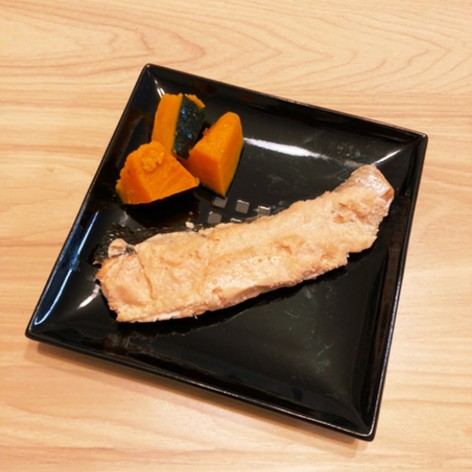 生鮭のホイル焼き　タラコマヨネーズソース
