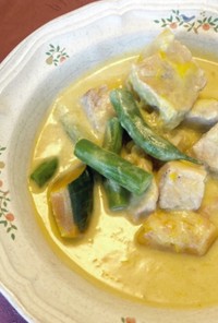 フィリピン風野菜と豚のココナッツミルク煮