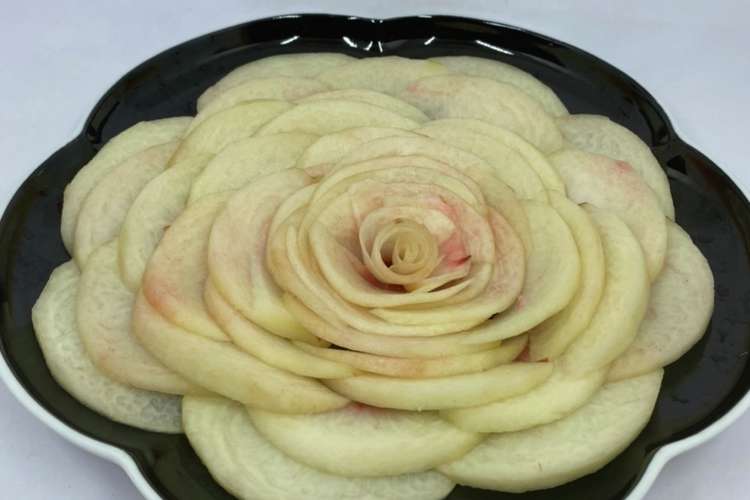 桃一個です 飾り付けでこんなに綺麗なバラ レシピ 作り方 By かまぼこママ クックパッド 簡単おいしいみんなのレシピが367万品