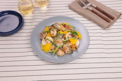 牡蠣と彩り野菜のレモンバターソテーの写真