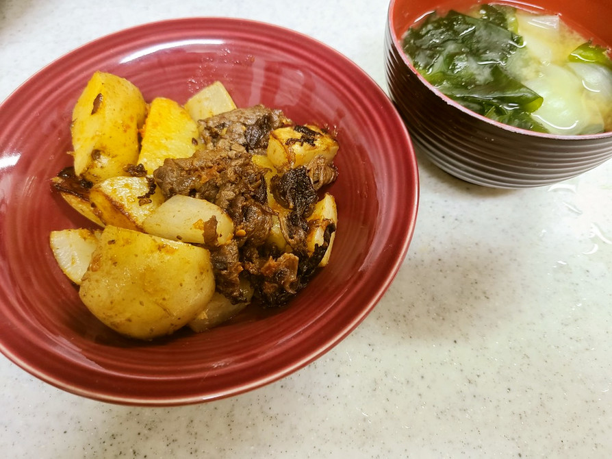 牛肉と野菜のケチャップ炒め&玉葱の味噌汁の画像