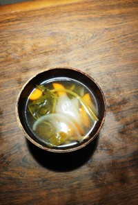 セロリの葉&玉ねぎ&人参のコンソメスープ
