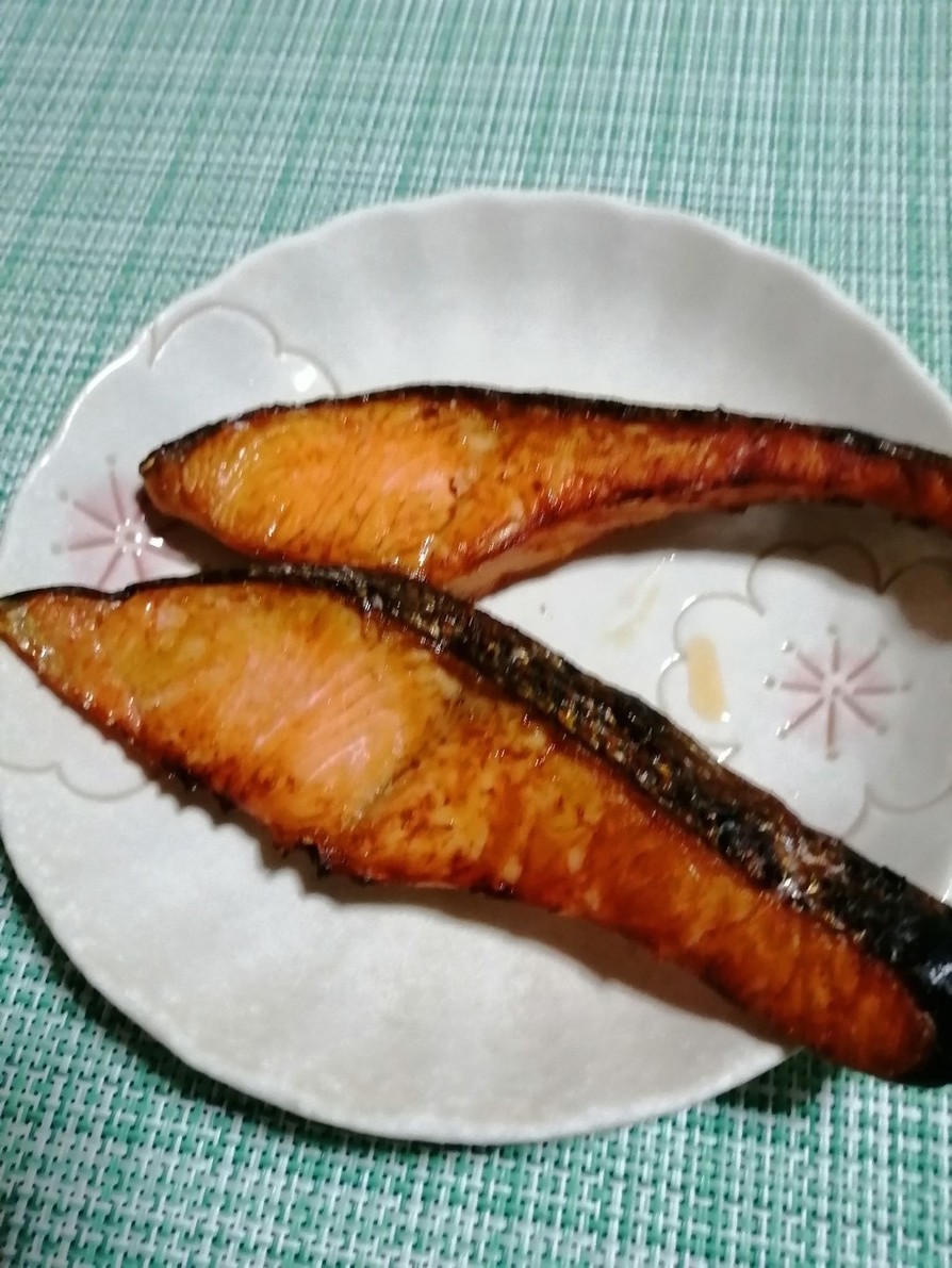 魚焼きグリルで焼く魚の画像